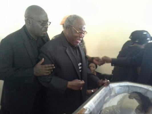 Bakili Muluzi views body of Esmie