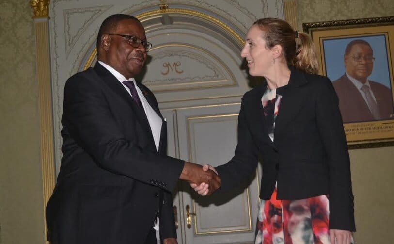 Mutharika greets Holly