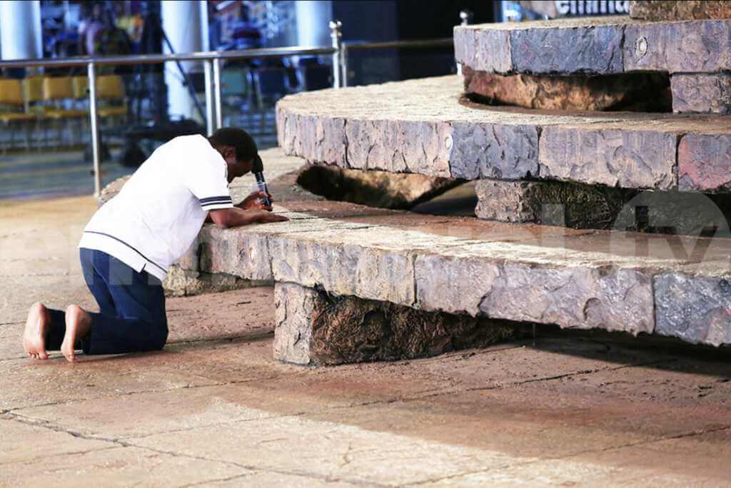 TB Joshua Praying