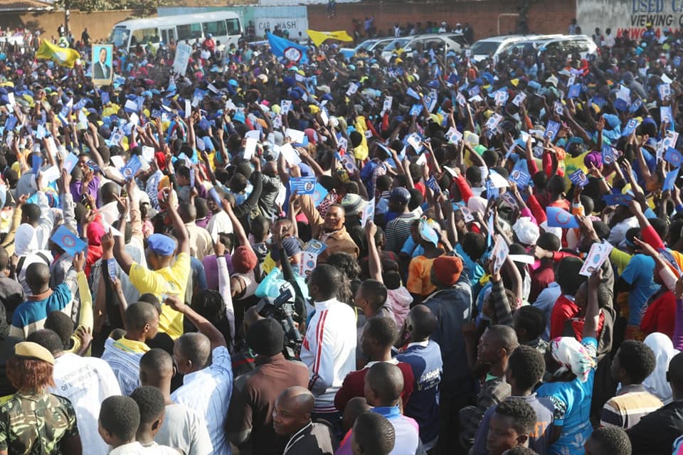 President Mutharika enters Lilongwe in style; cheered by thousands