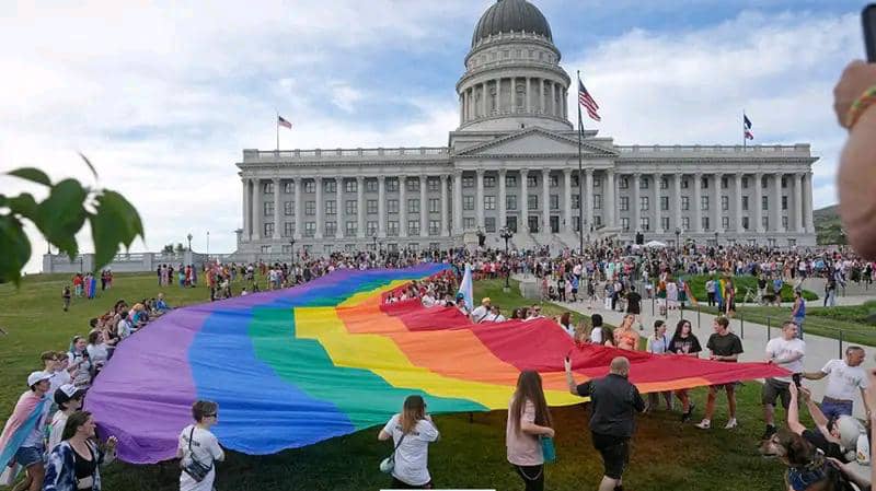US: Strict flag display law sparks controversy and free speech concerns
