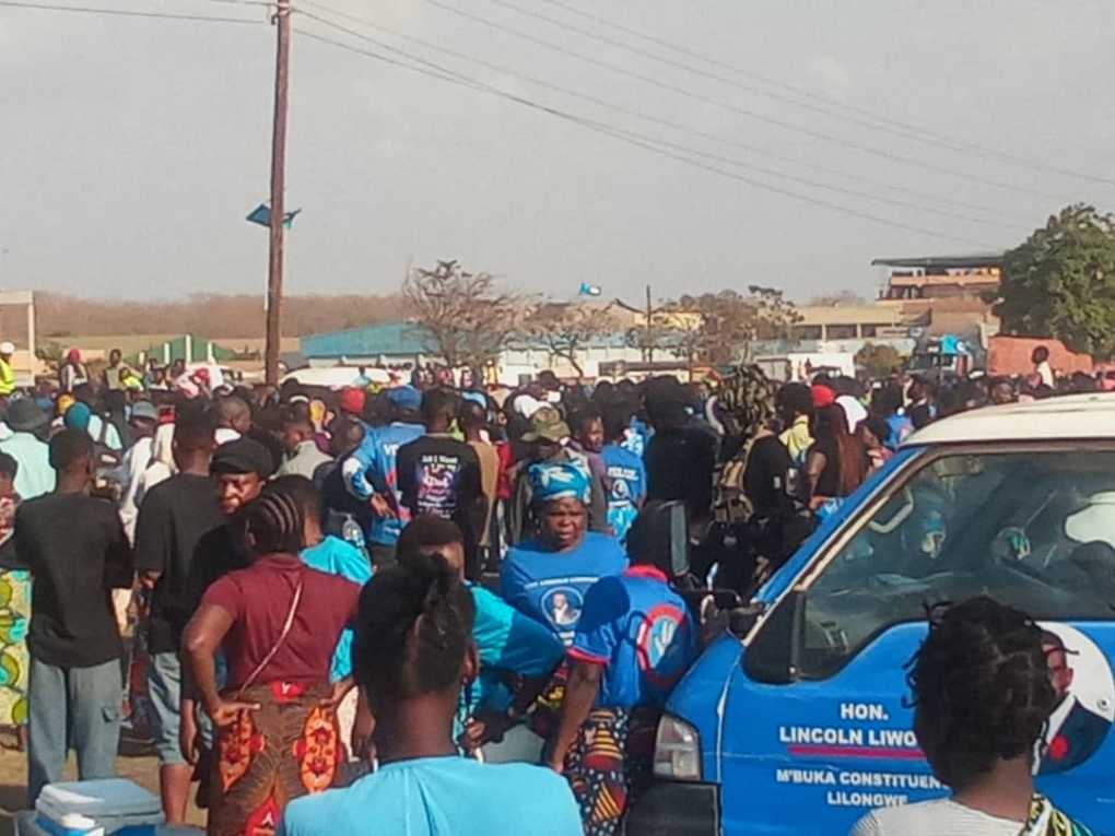 DPP, AFORD supporters gather in Lilongwe to welcome APM on whistle stop tours