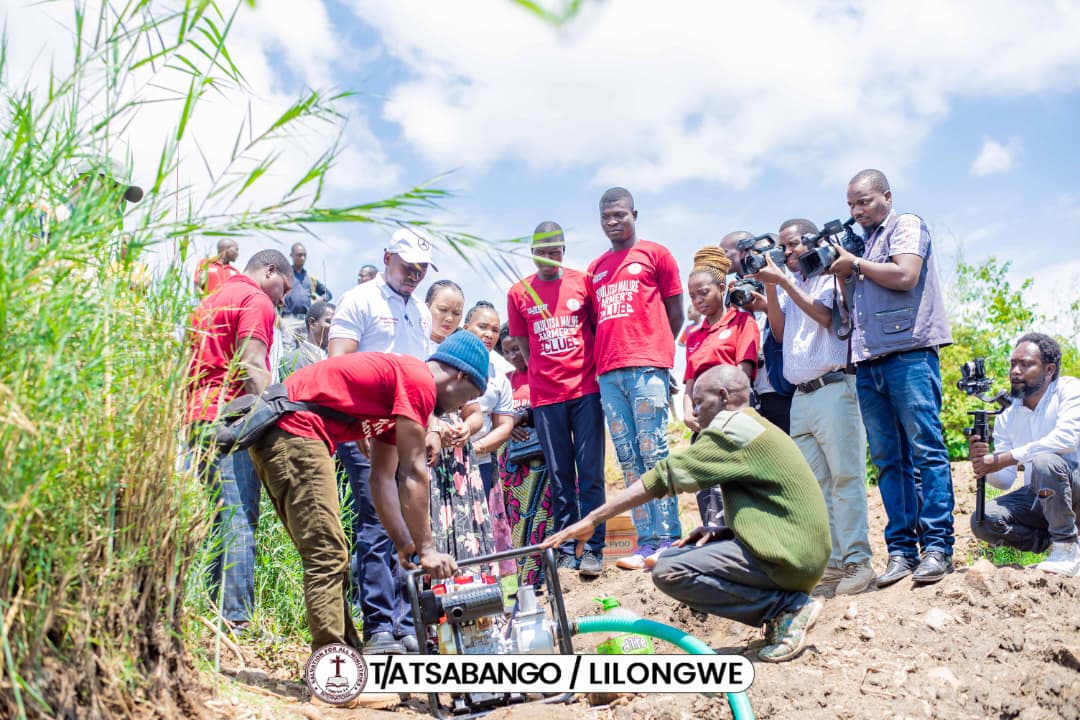 Appostle Kawinga’s hand extends farming inputs to Lilongwe farmers