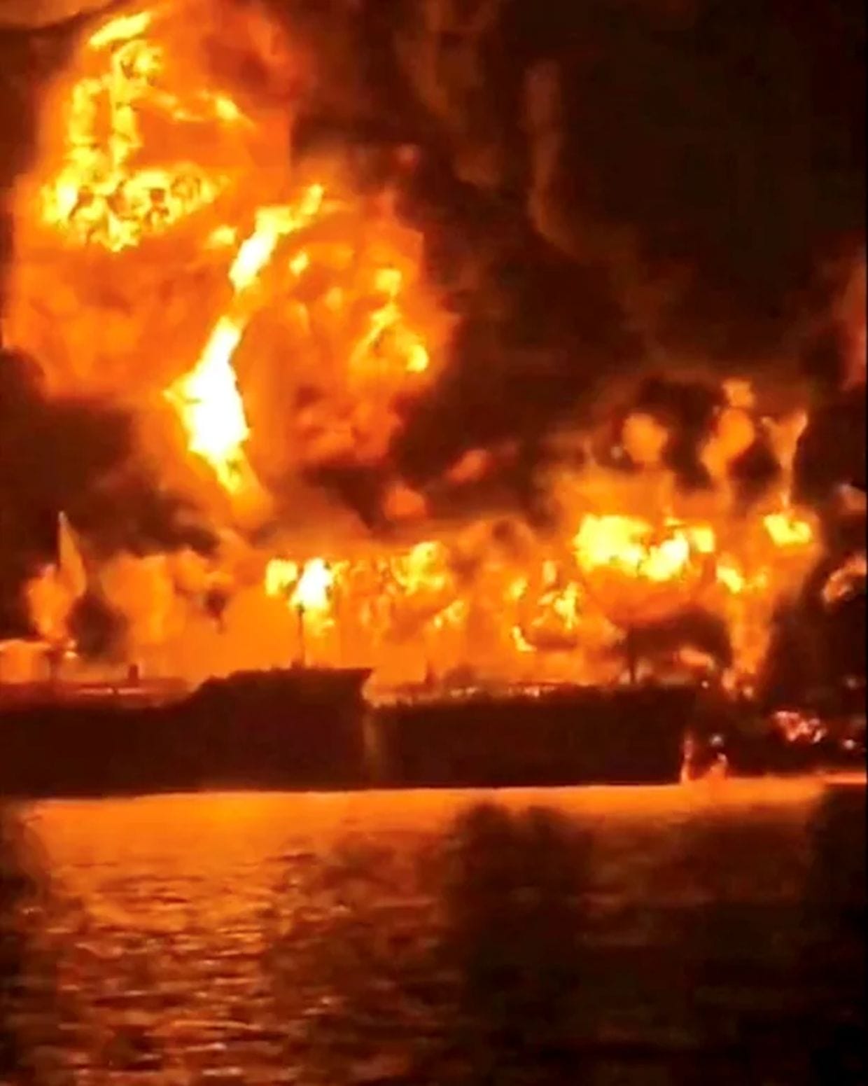the Strait of Hormuz closes